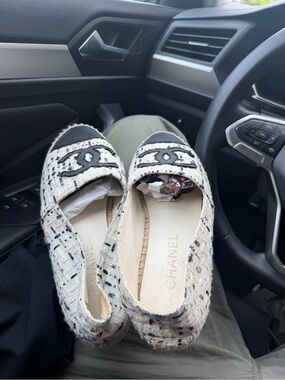 CHANEL Cream Tweed Espadrilles with Black CC Logo